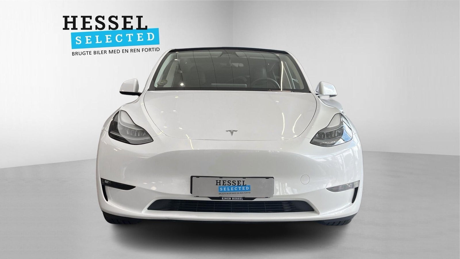 Hvid Tesla Model Y fra 2023