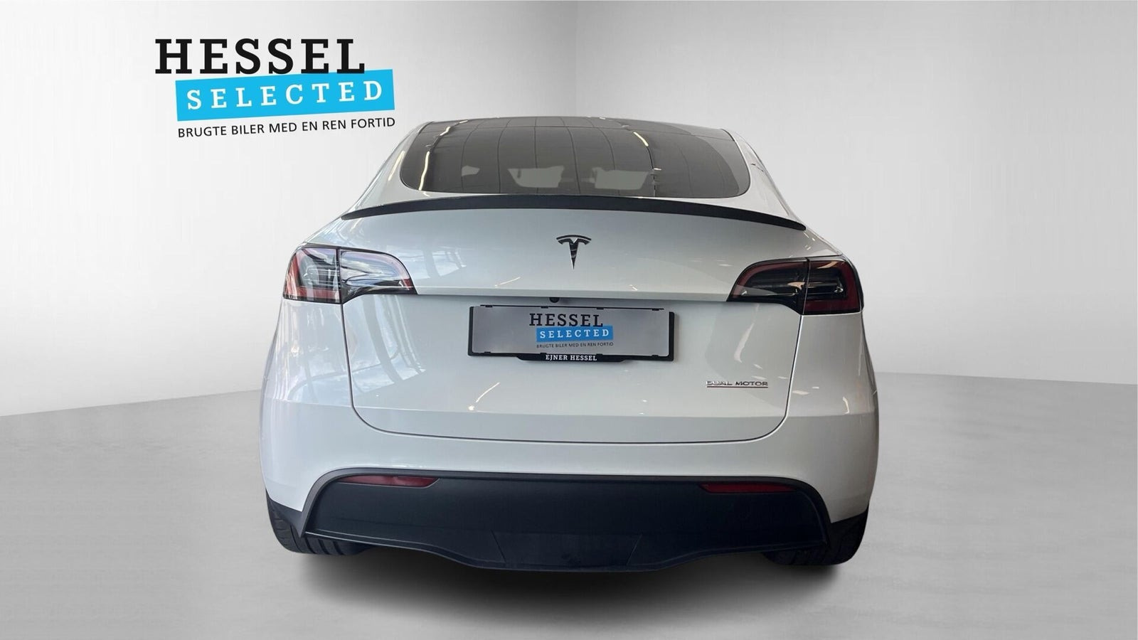 Hvid Tesla Model Y fra 2023