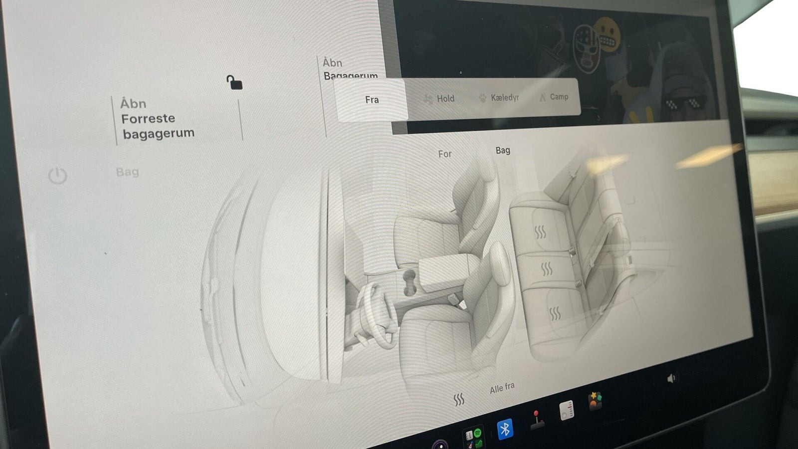Hvid Tesla Model Y fra 2023