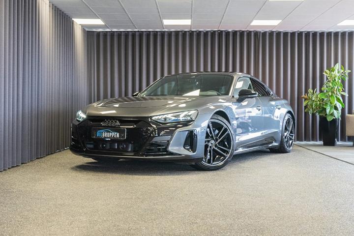 Gul Audi RS e-tron GT fra 2022