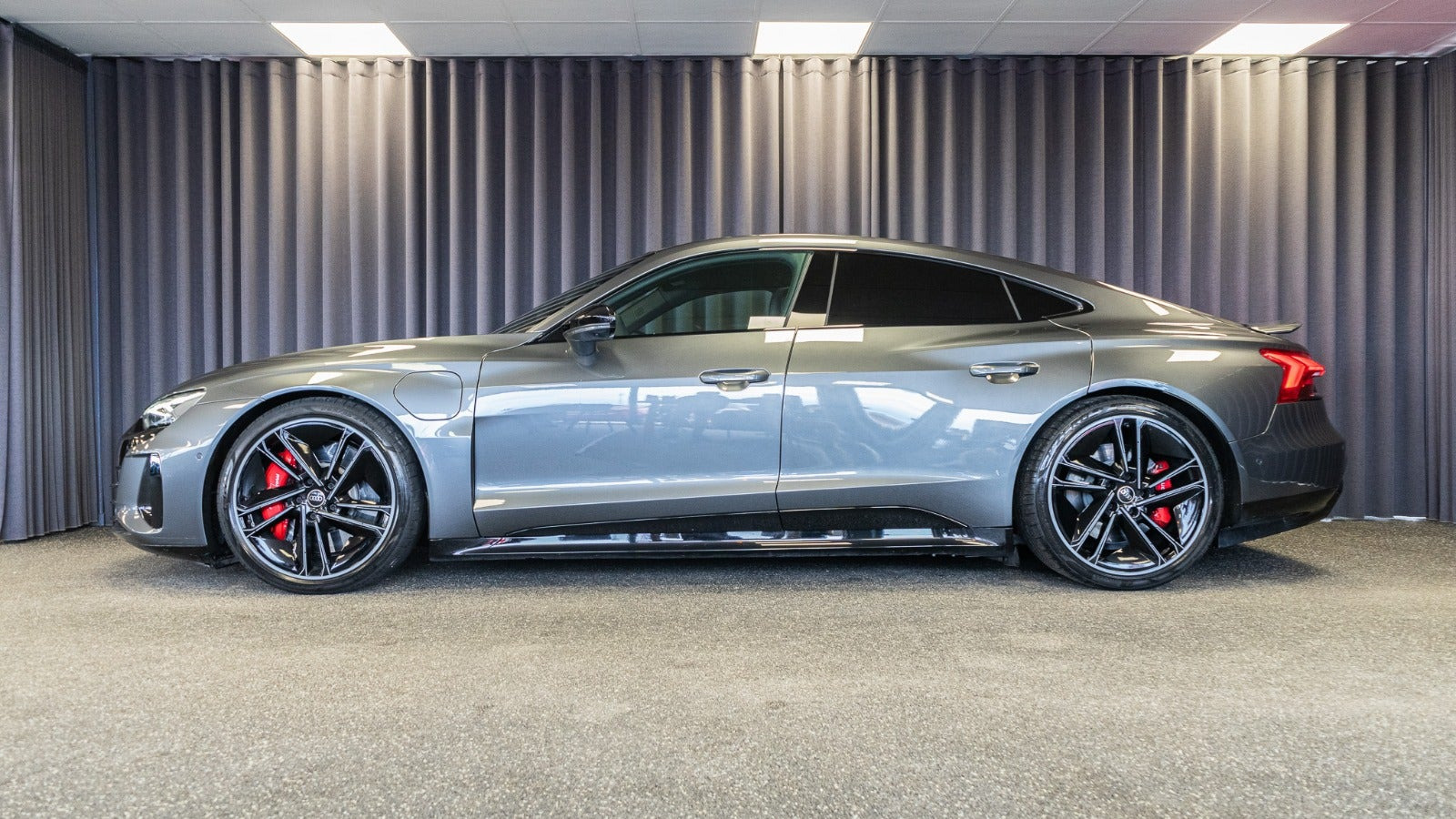 Gul Audi RS e-tron GT fra 2022