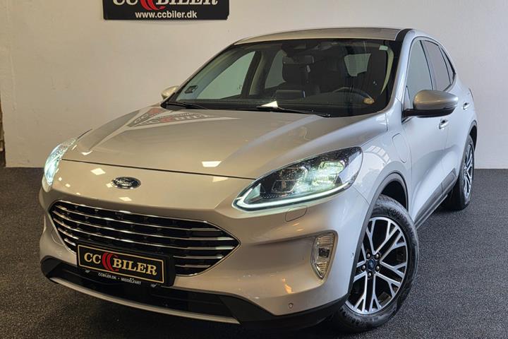 Sølv Ford Kuga fra 2020 set udefra