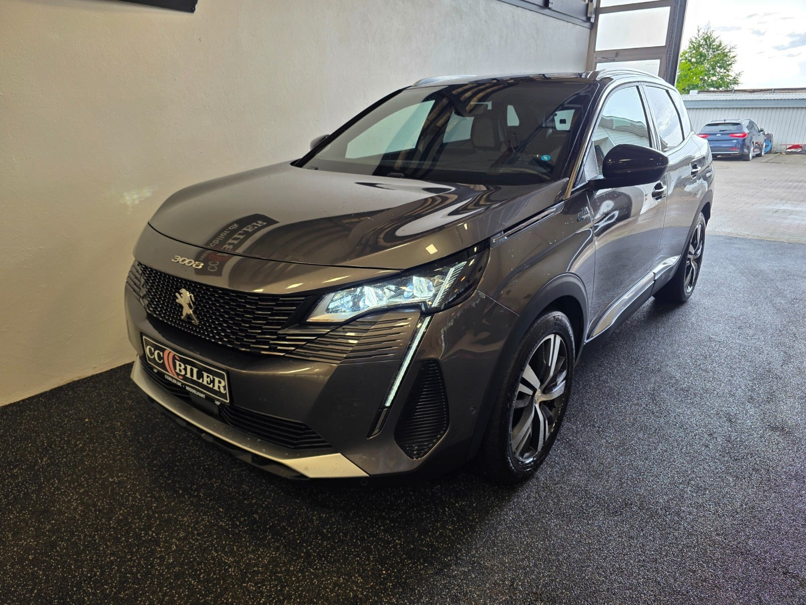 Grå Peugeot 3008 fra 2021