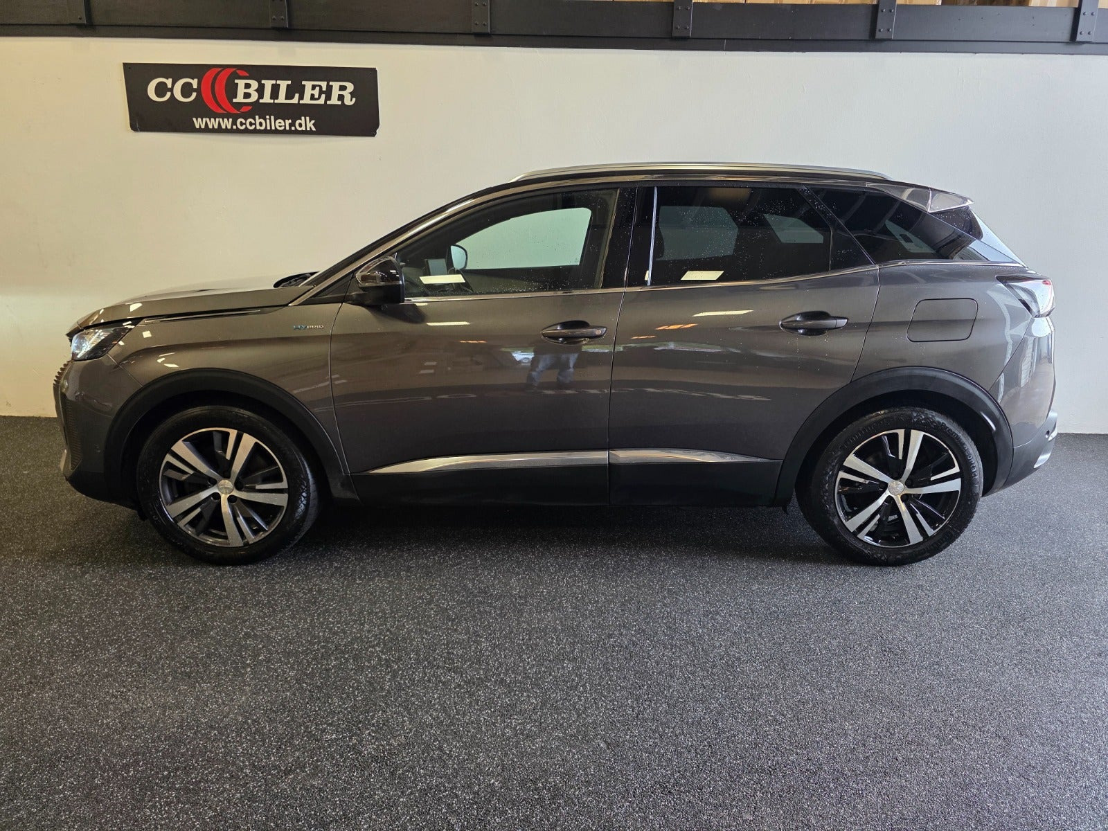 Grå Peugeot 3008 fra 2021