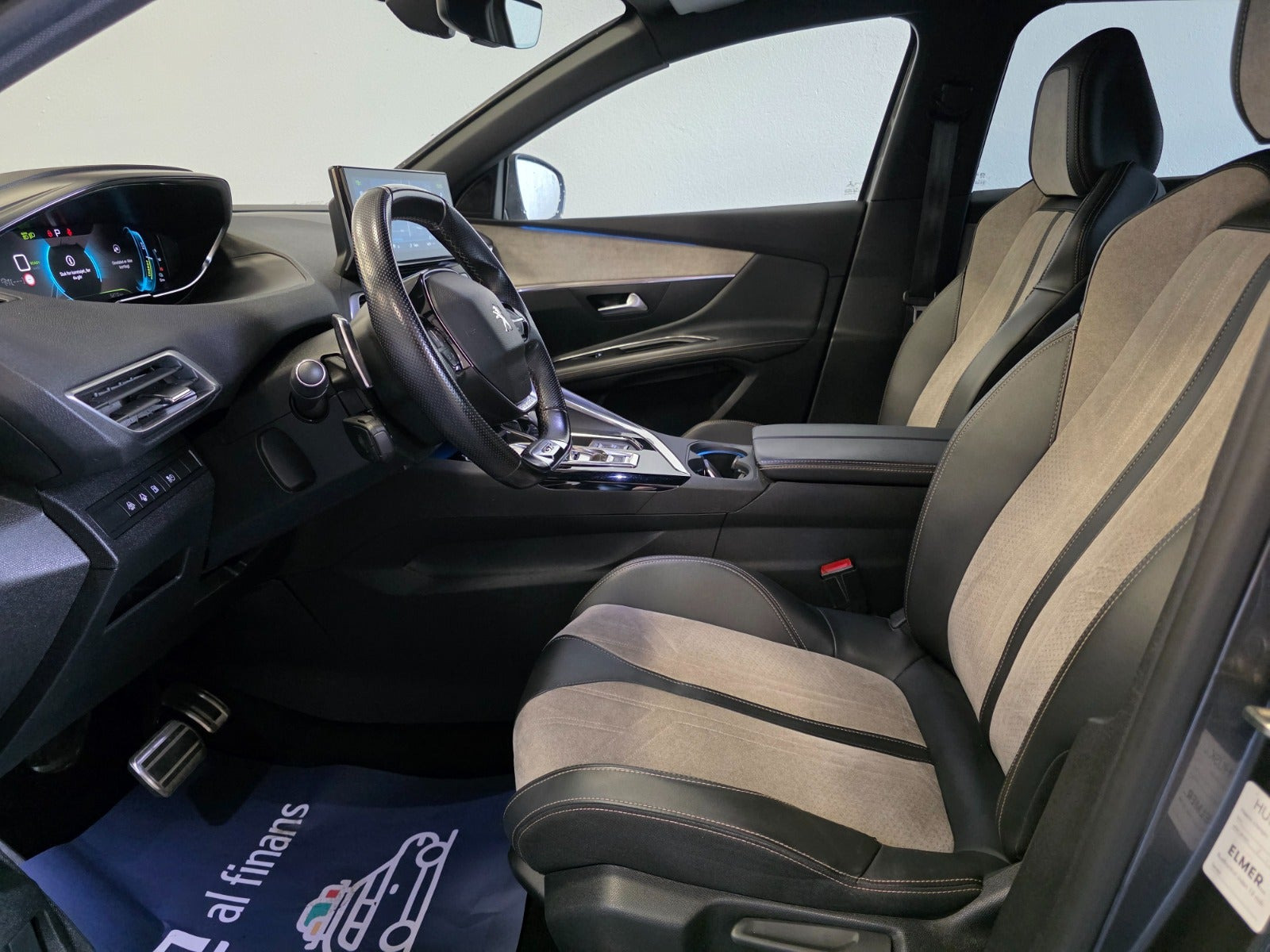 Grå Peugeot 3008 fra 2021