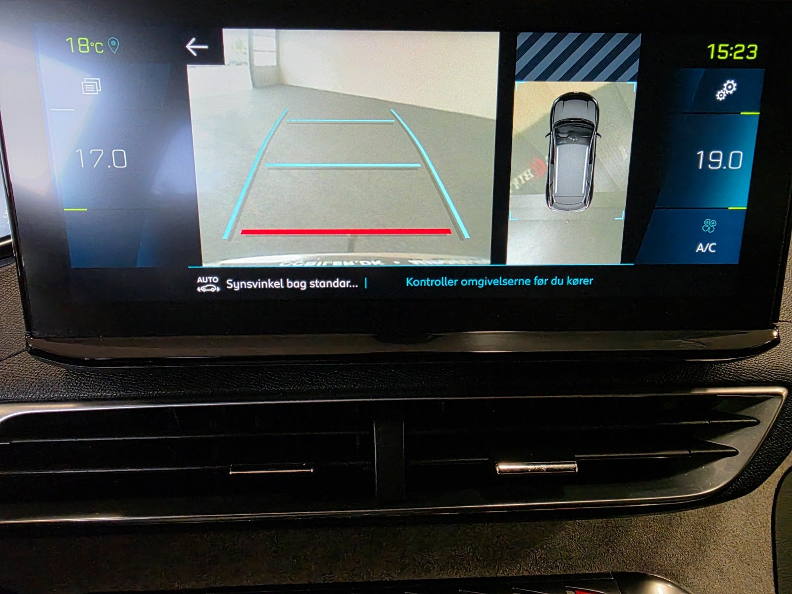 Grå Peugeot 3008 fra 2021