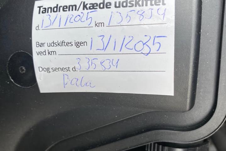 Grå Ford C-MAX fra 2015