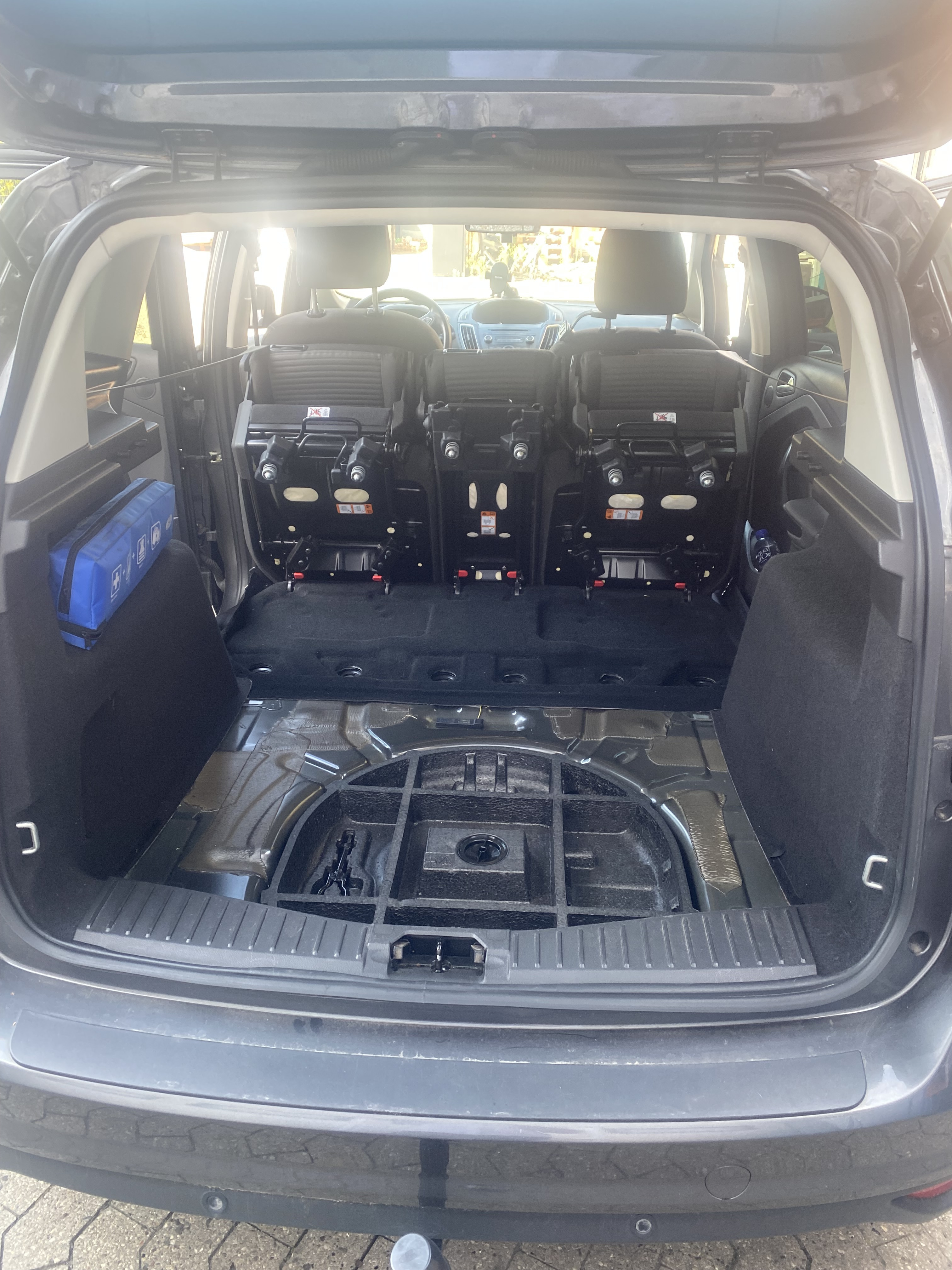 Grå Ford C-MAX fra 2015