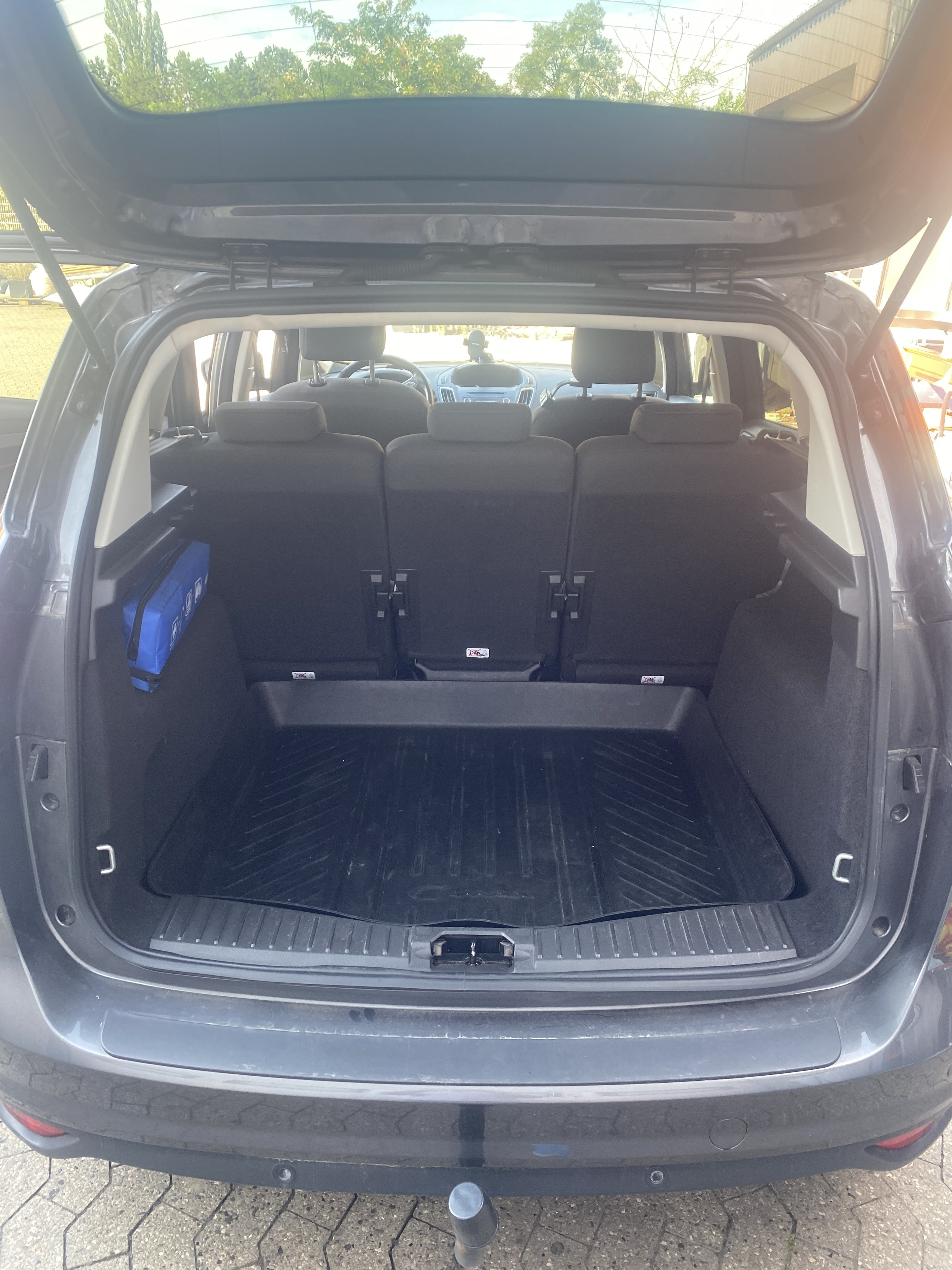 Grå Ford C-MAX fra 2015