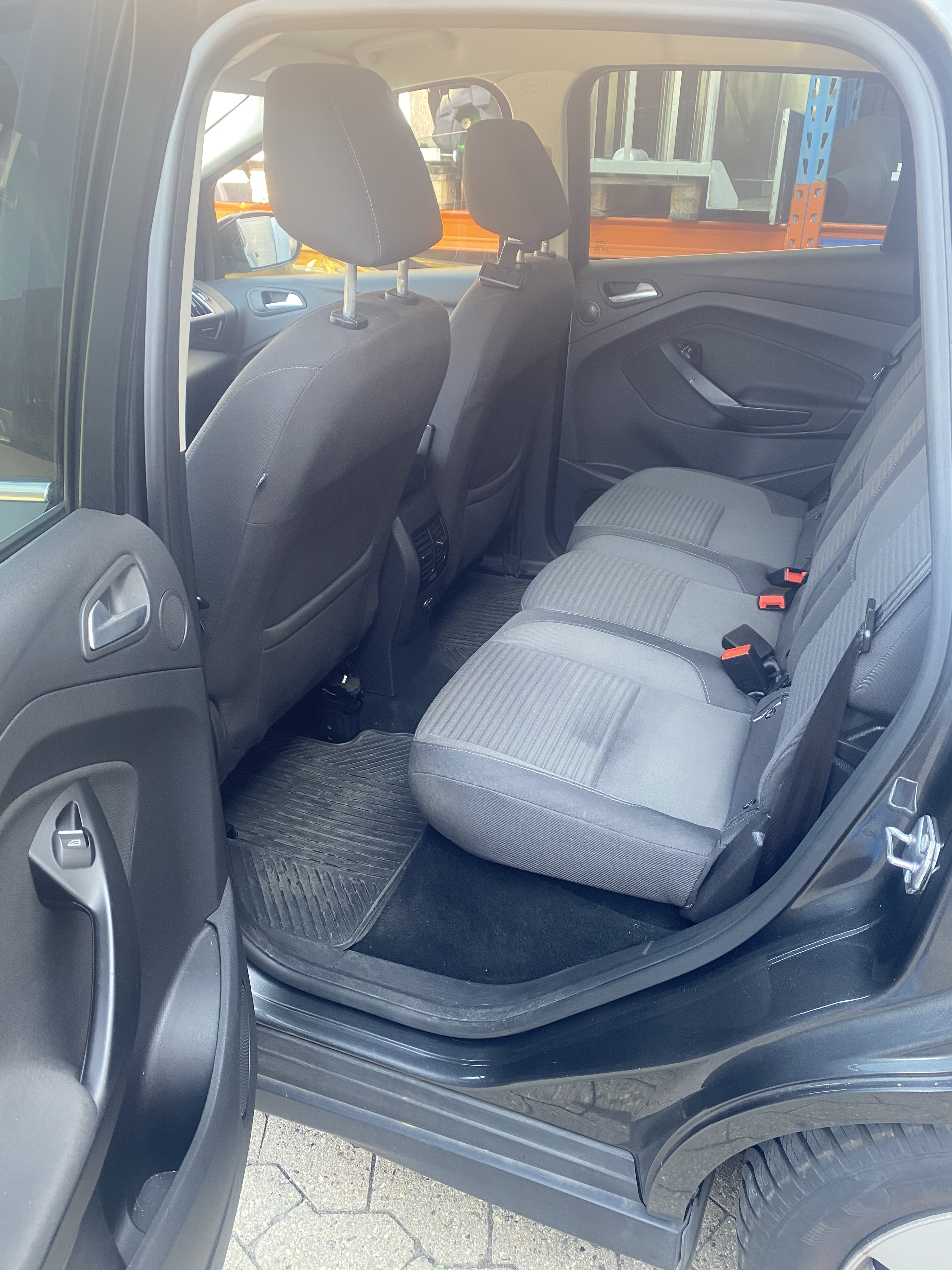 Grå Ford C-MAX fra 2015