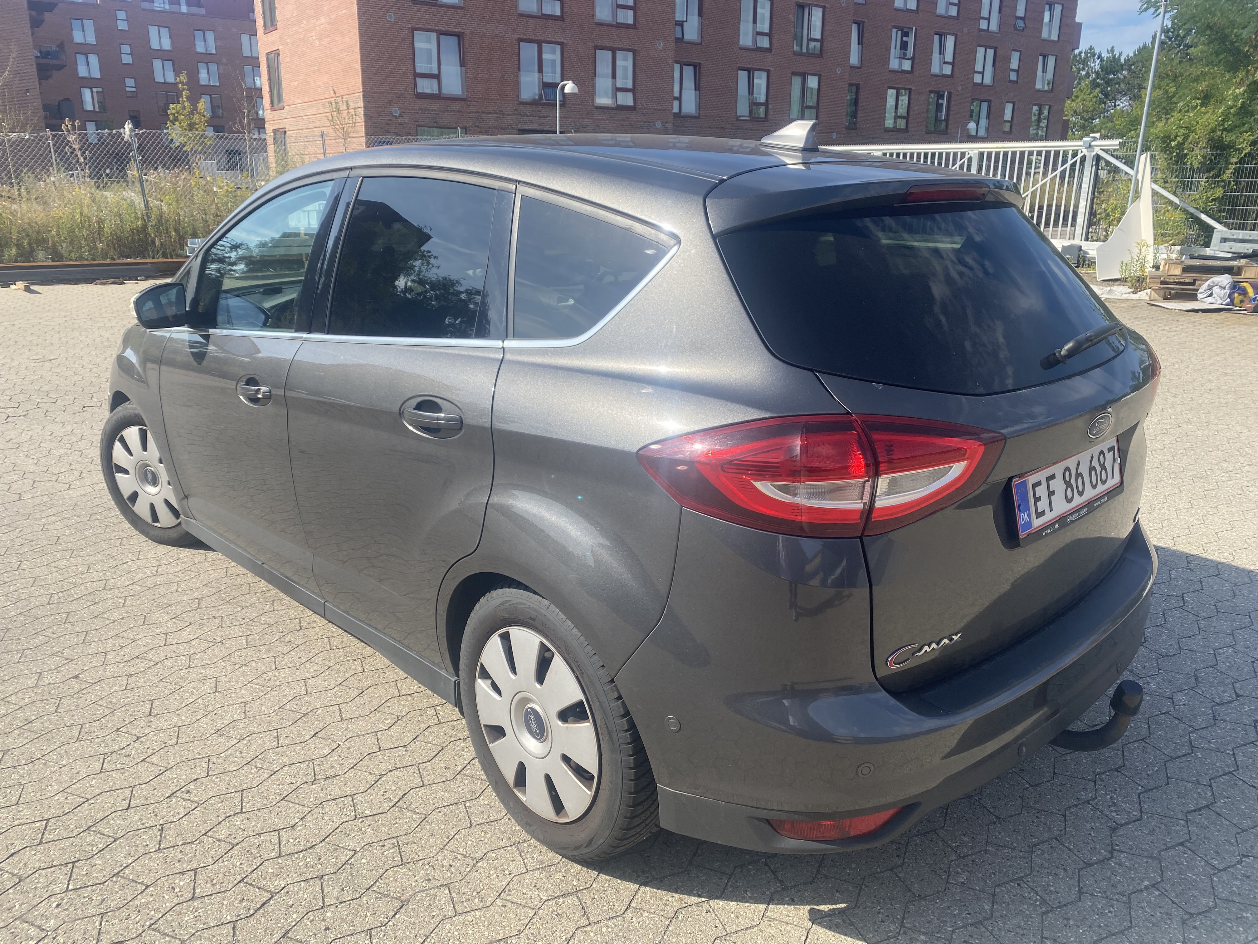 Grå Ford C-MAX fra 2015