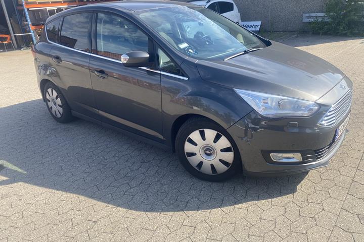 Grå Ford C-MAX fra 2015