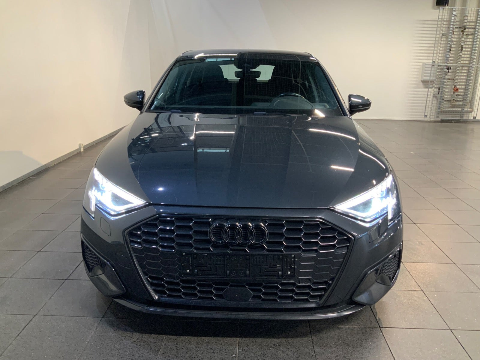 Grå Audi A3 fra 2021