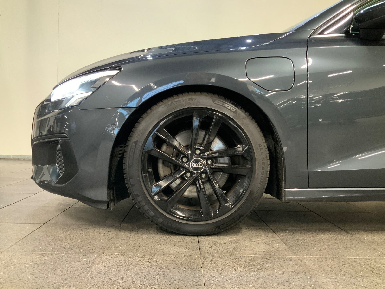 Grå Audi A3 fra 2021
