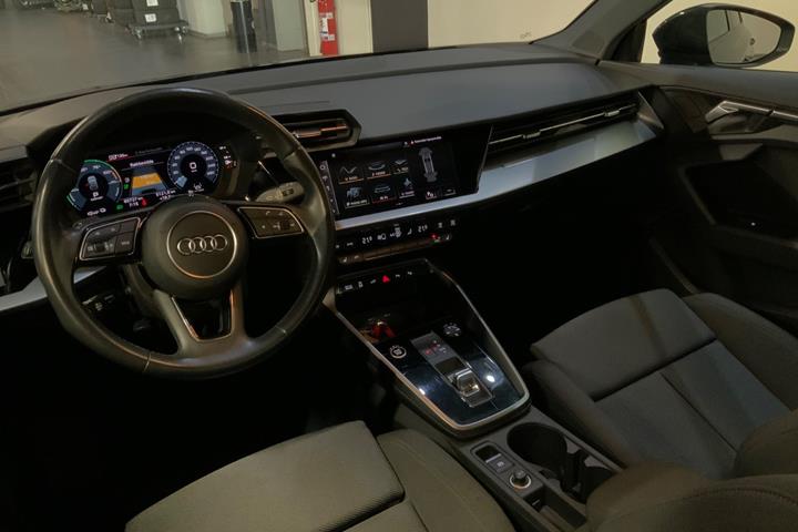 Grå Audi A3 fra 2021