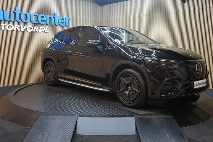 Sort Mercedes EQE500 SUV fra 2023