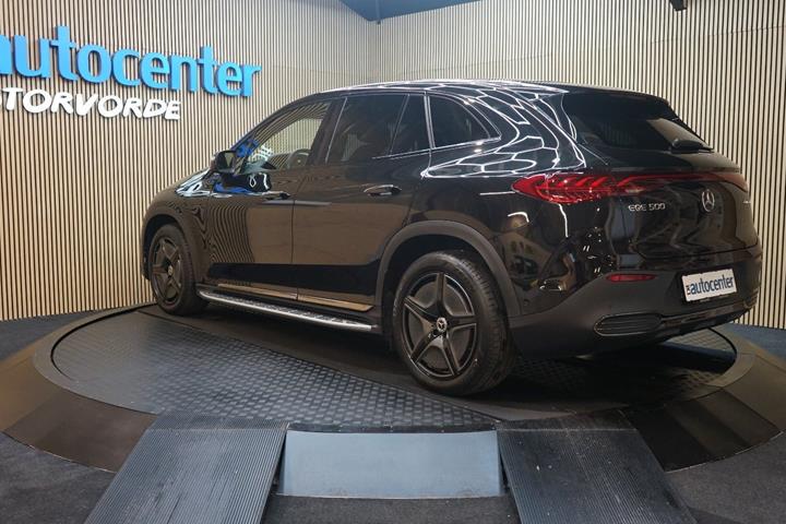 Sort Mercedes EQE500 SUV fra 2023