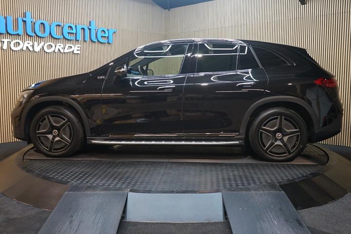 Sort Mercedes EQE500 SUV fra 2023