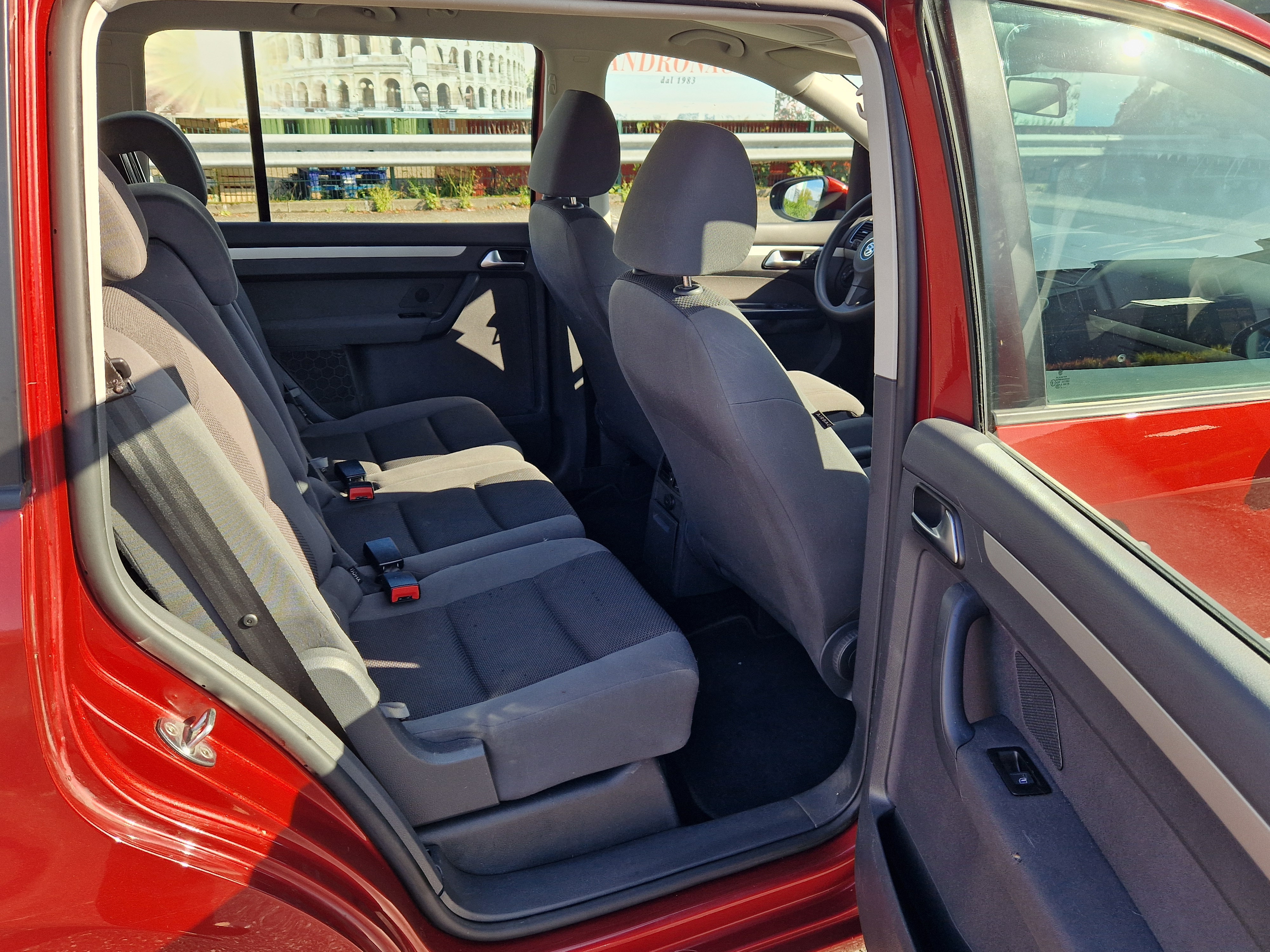Rød VW Touran fra 2014
