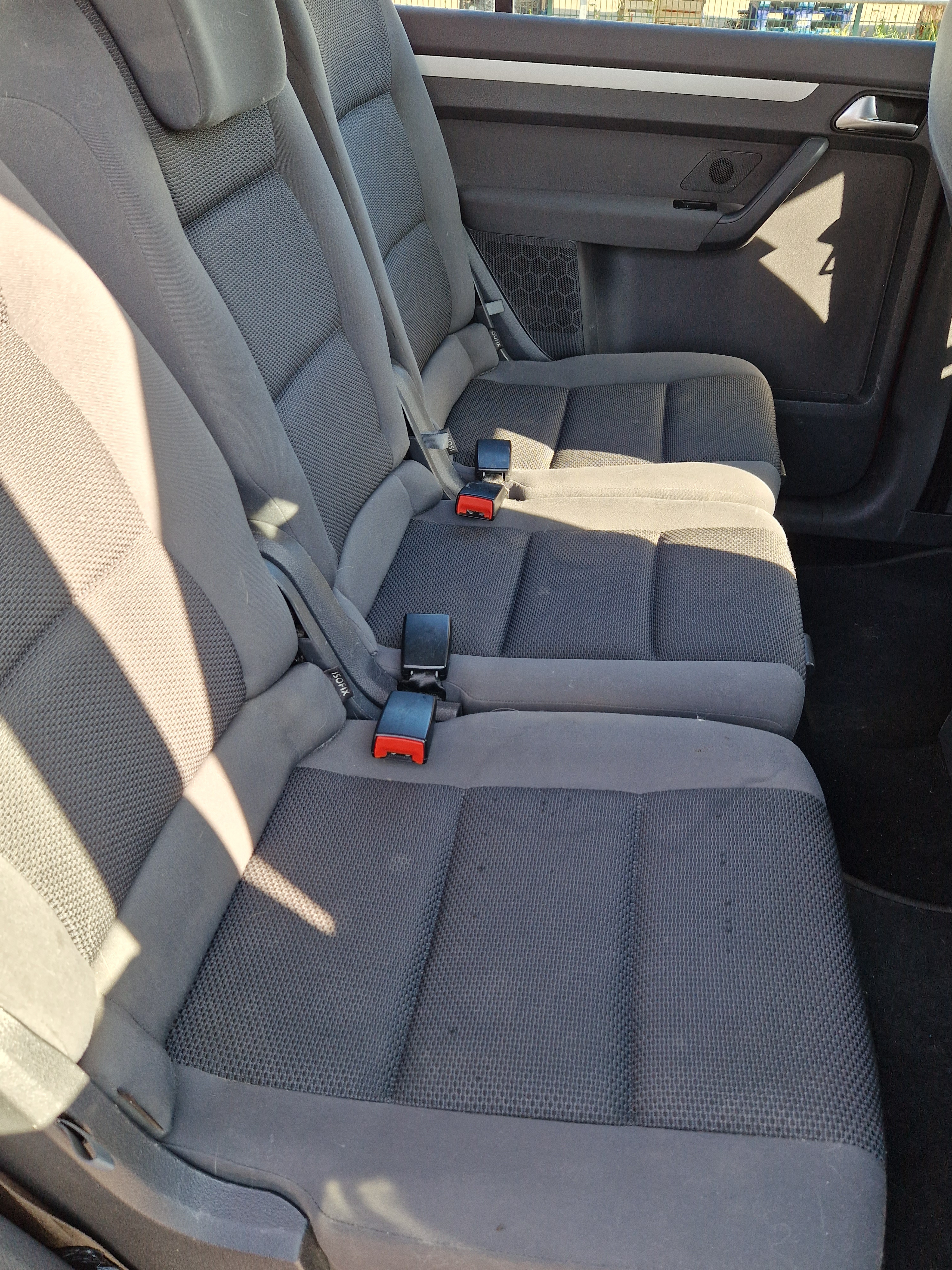 Rød VW Touran fra 2014