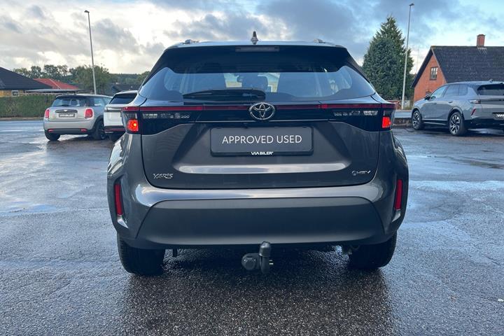 Grå Toyota Yaris Cross fra 2024