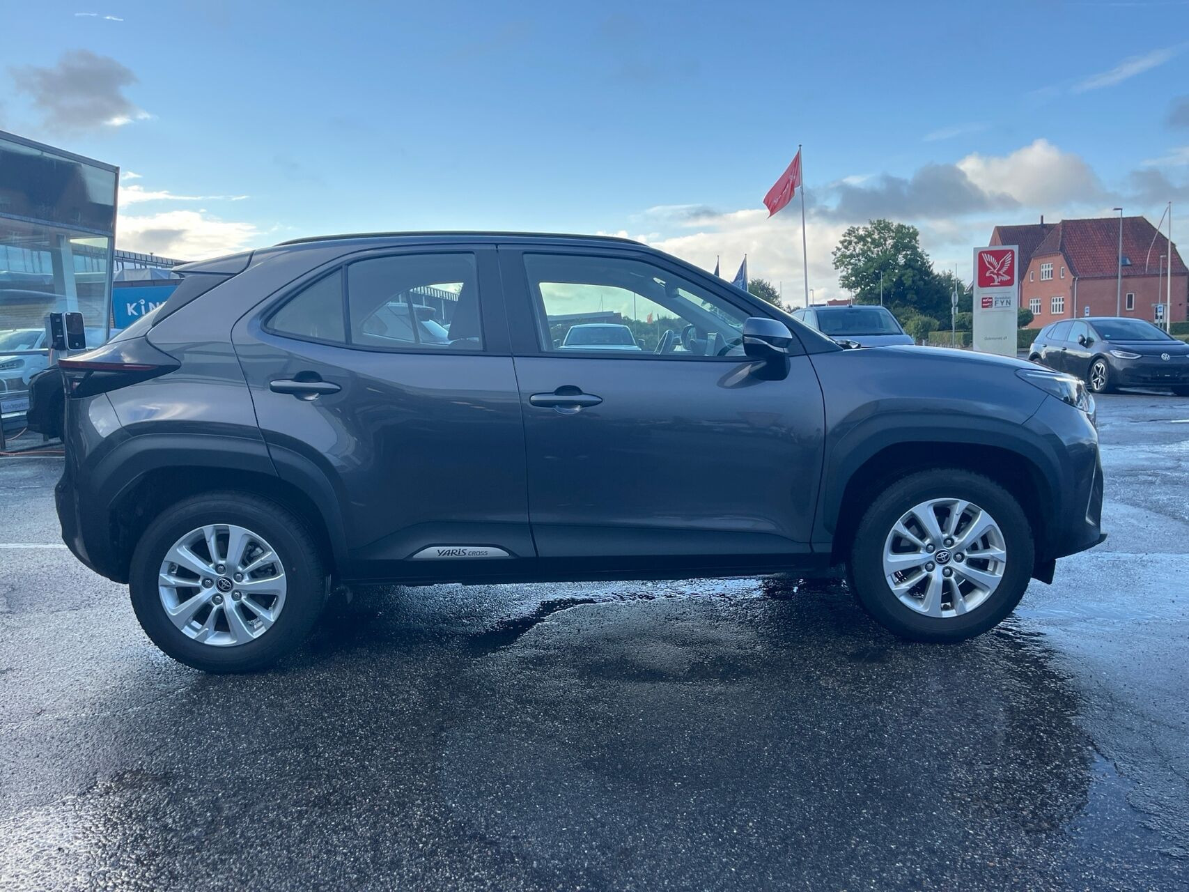 Grå Toyota Yaris Cross fra 2024