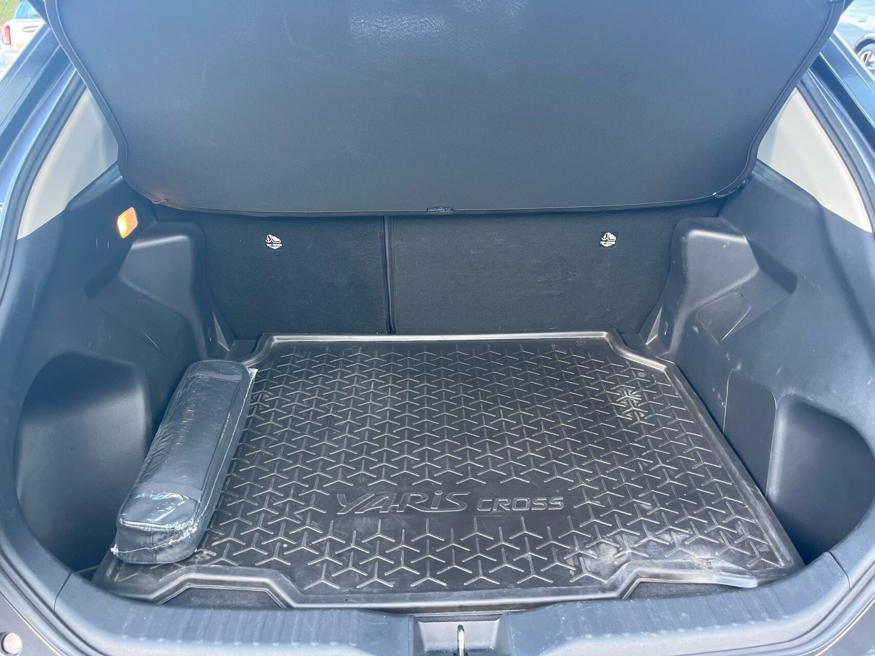 Grå Toyota Yaris Cross fra 2024