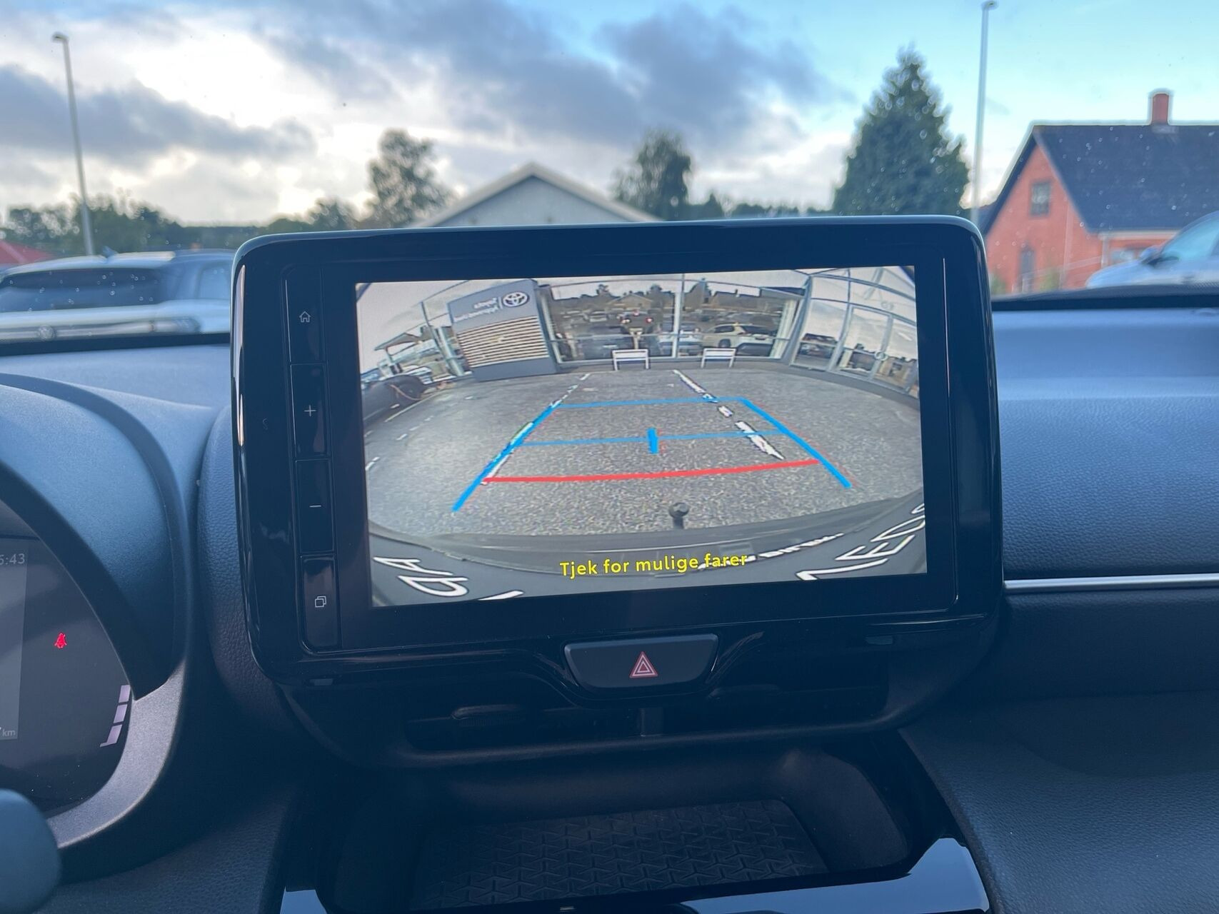 Grå Toyota Yaris Cross fra 2024