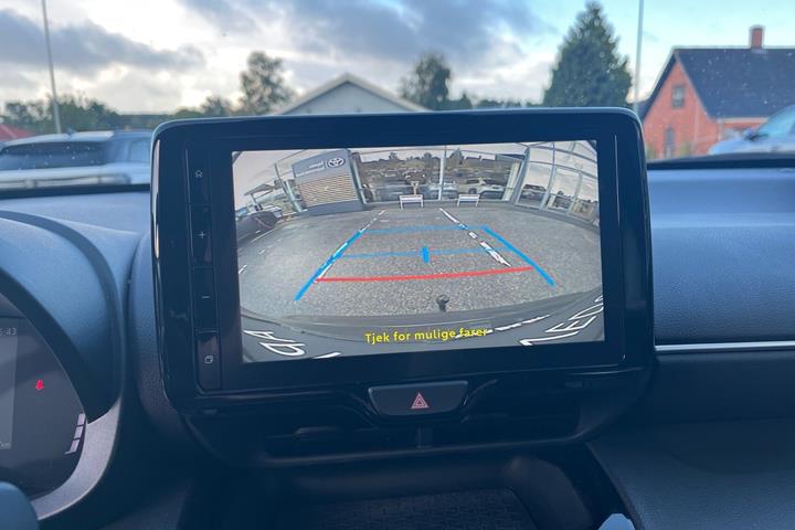 Grå Toyota Yaris Cross fra 2024