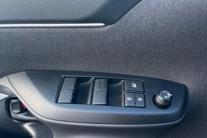 Grå Toyota Yaris Cross fra 2024