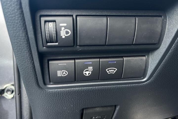 Grå Toyota Yaris Cross fra 2024