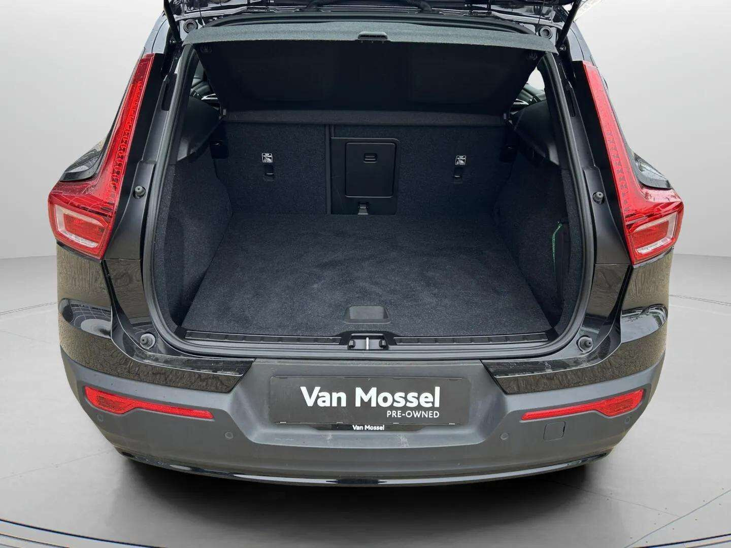 Sort Volvo XC40 fra 2023