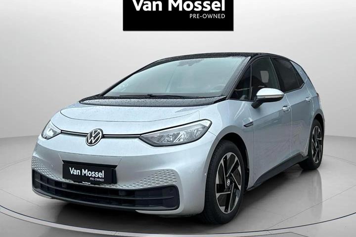 Sølv VW ID.3 fra 2023 set udefra