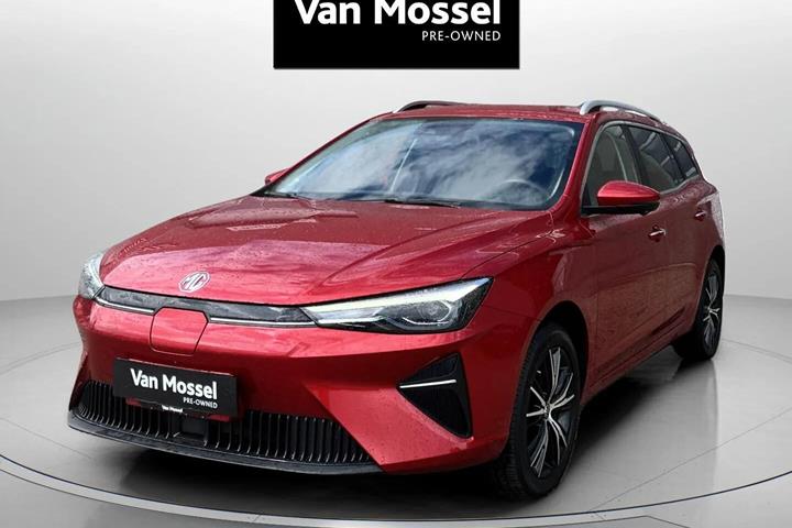 Rød MG MG5 Electric fra 2022 set udefra