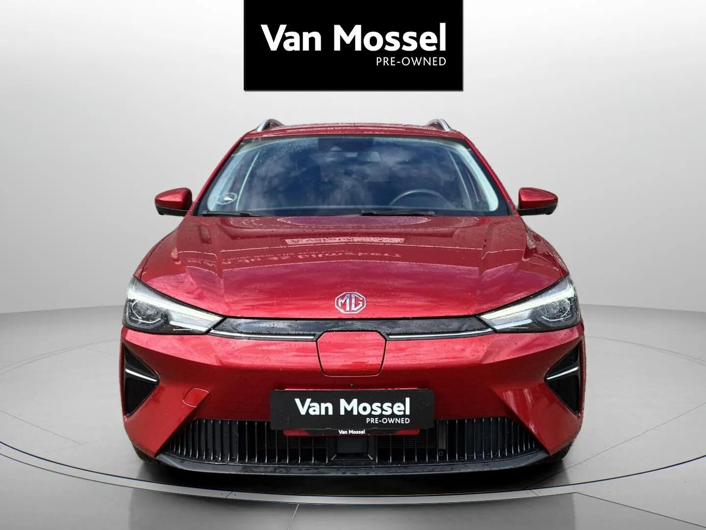 Rød MG MG5 Electric fra 2022 set udefra
