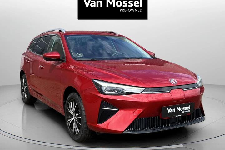 Rød MG MG5 Electric fra 2022 set udefra