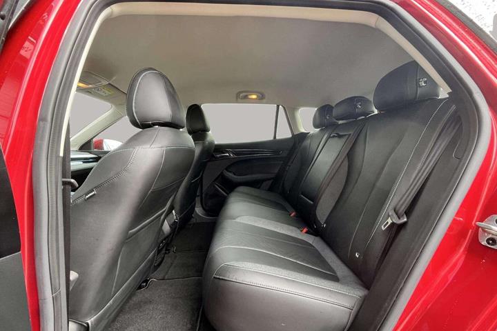 Rød MG MG5 Electric fra 2022