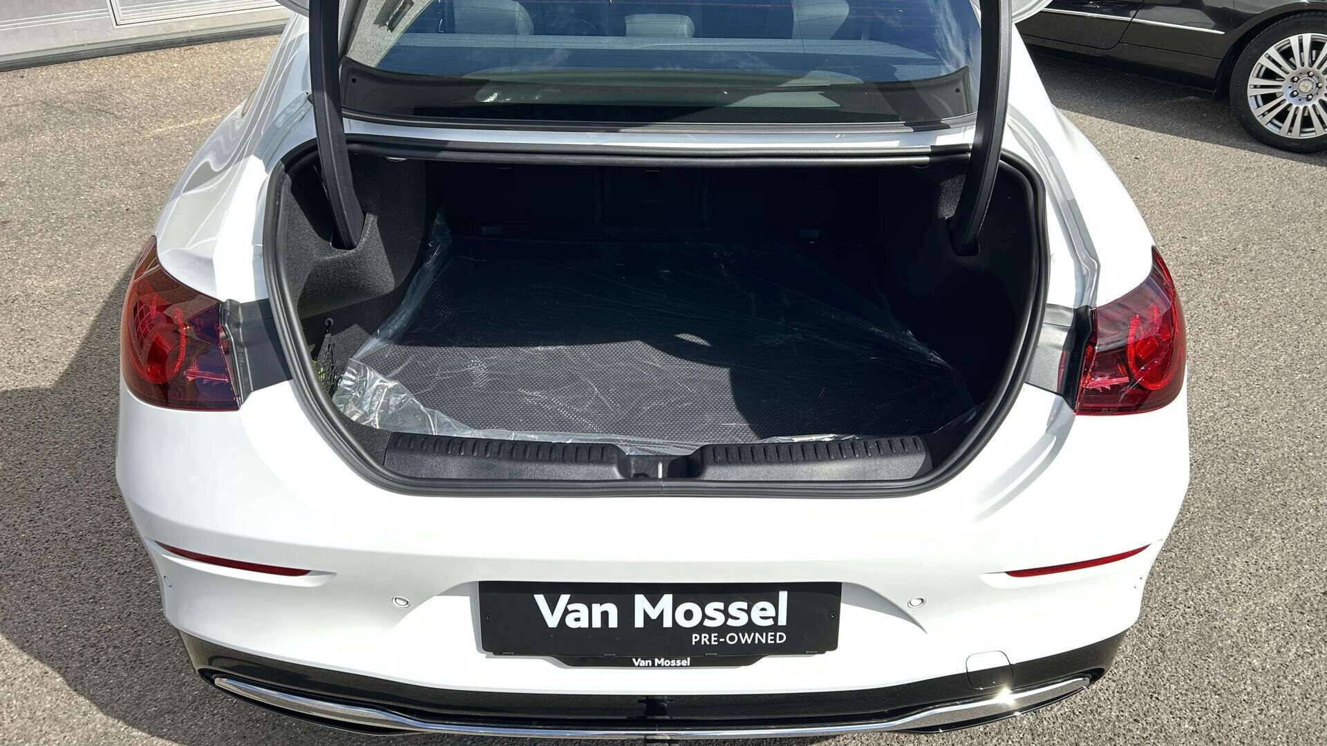 Hvid Mercedes CLA250+ fra 2025