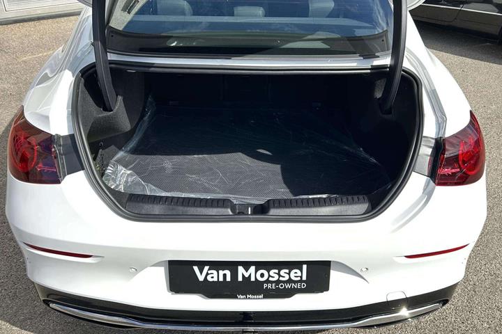 Hvid Mercedes CLA250+ fra 2025