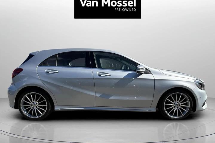 Grå Mercedes A200 fra 2018