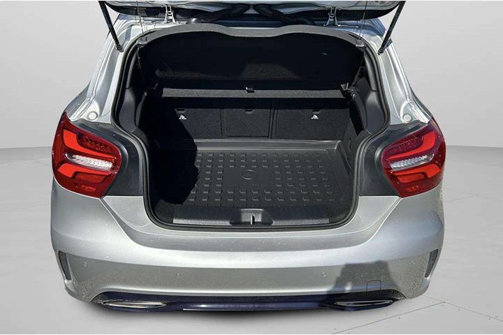 Grå Mercedes A200 fra 2018