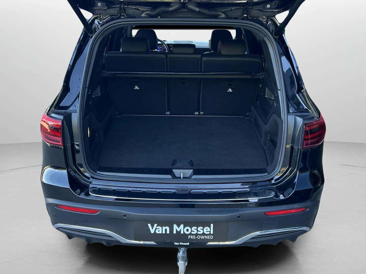 Sort Mercedes EQB 250+ fra 2025