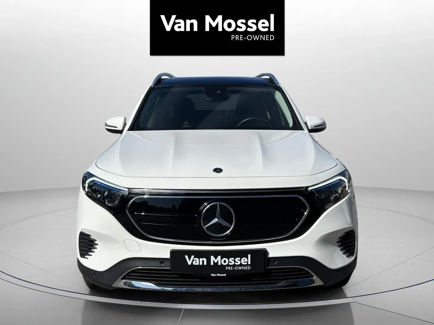 Hvid Mercedes EQB 250 fra 2023
