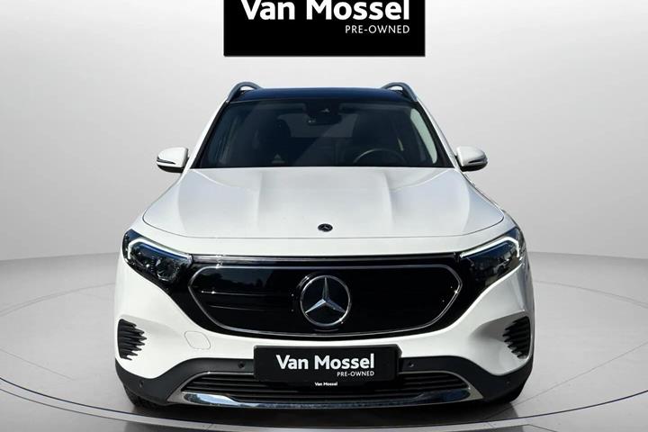 Hvid Mercedes EQB 250 fra 2023