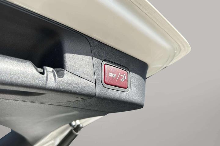 Hvid Mercedes EQB 250 fra 2023