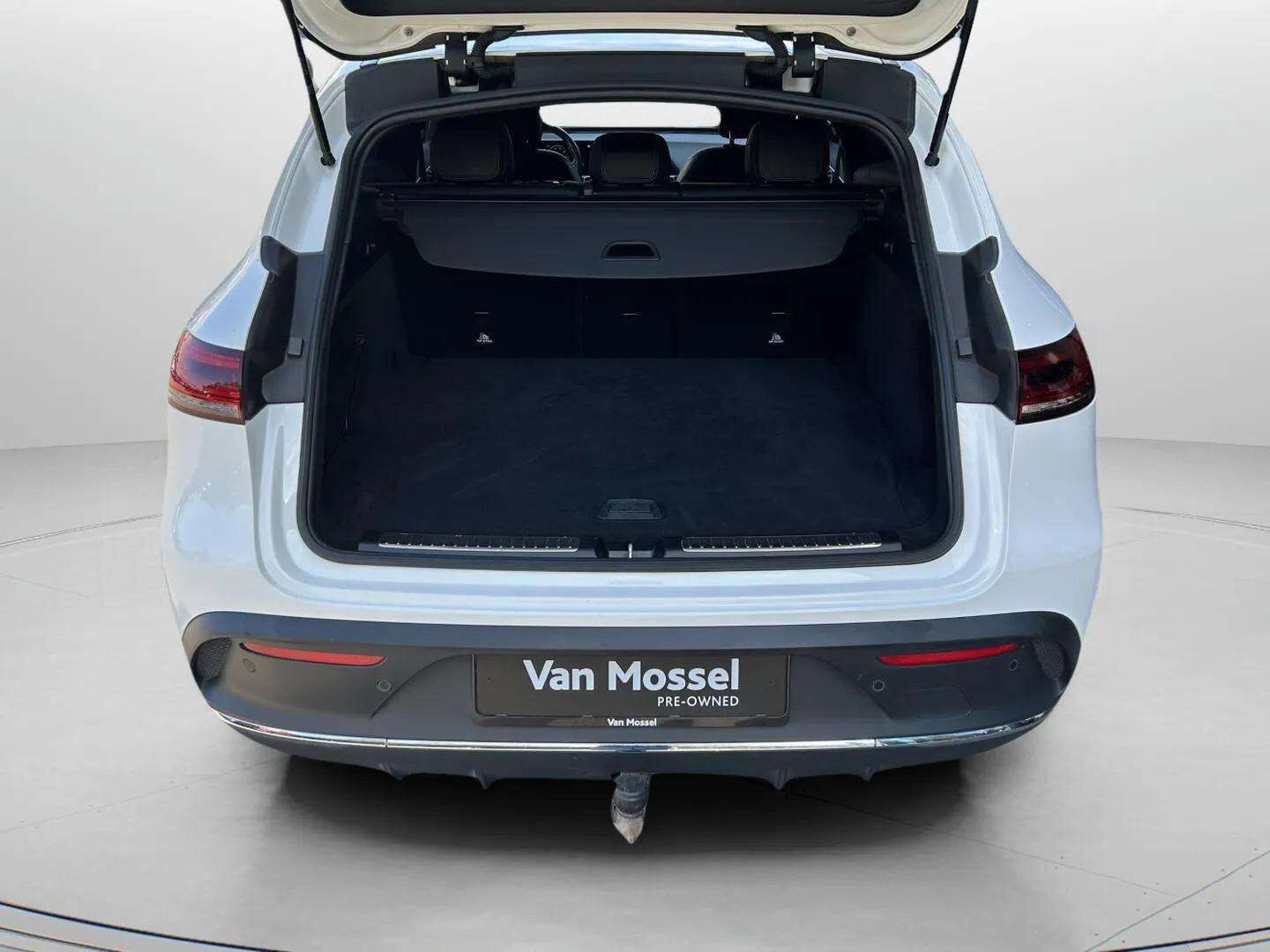 Hvid Mercedes EQC 400 fra 2022