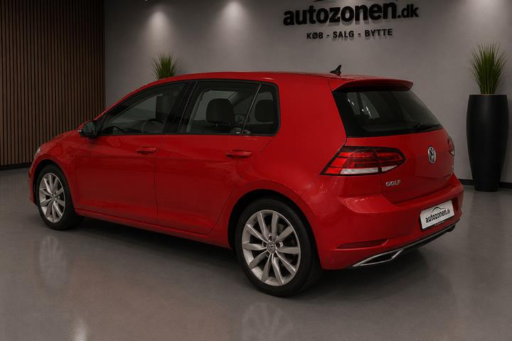 Rød VW Golf VII fra 2018