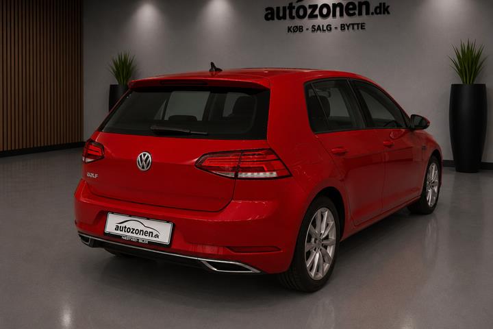 Rød VW Golf VII fra 2018
