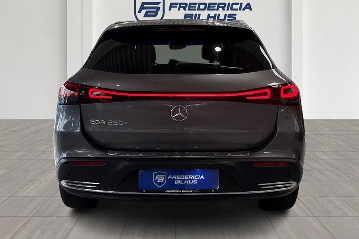 Grå Mercedes EQA250+ fra 2023