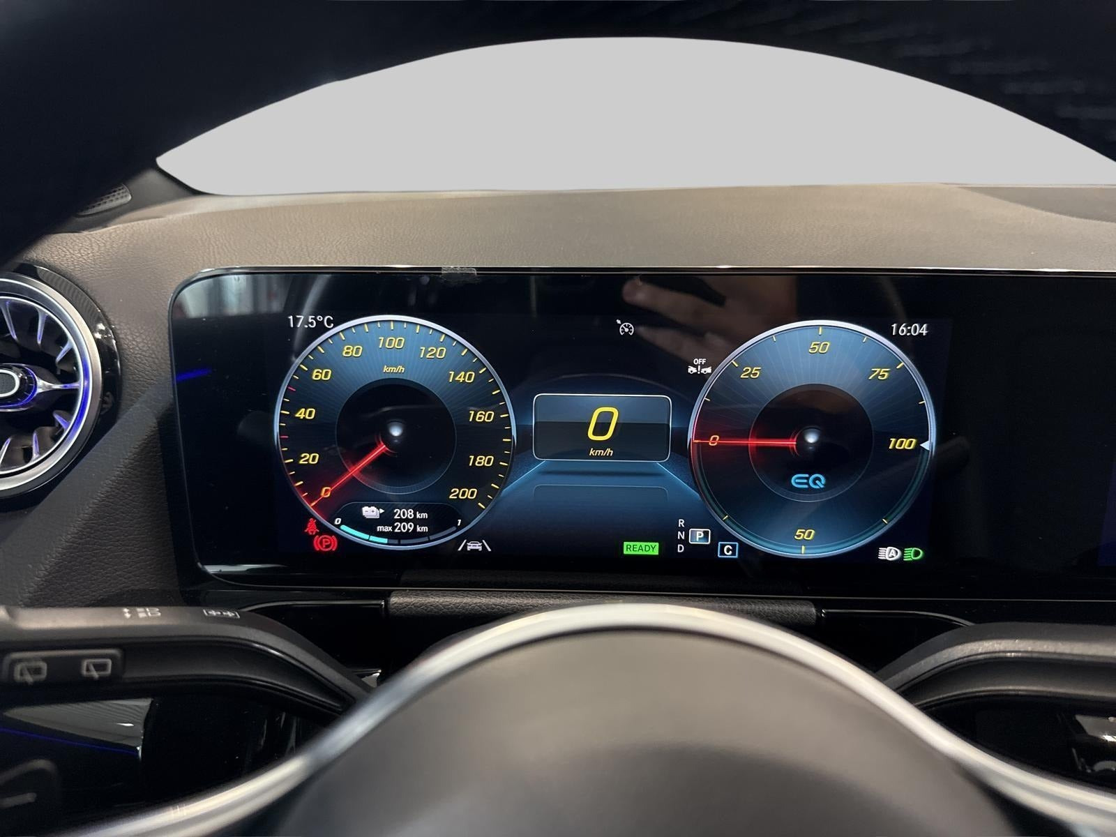 Grå Mercedes EQA250+ fra 2023